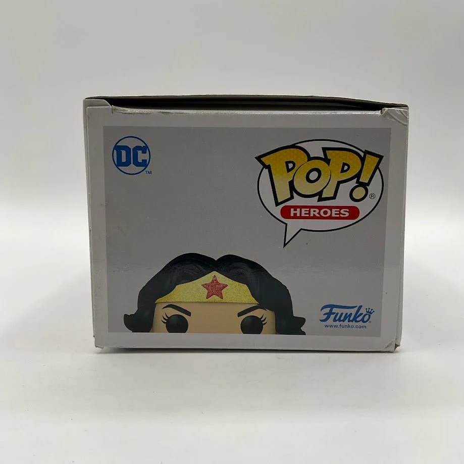 Wonder Woman Classic with Cape Funko Pop! DC #433 Diamond Barnes & Noble - Image 6